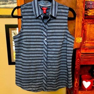 Izod sleeveless button up - Medium